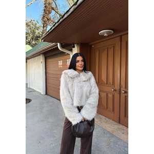 เสื้อโค้ทขนสัตว์เทียมสำหรับผู้หญิง รุ่นครีม ฟาอุสต้า - Product Image 5