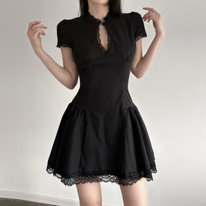 Minivestido negro con encaje y cuello con abertura para mujer, vestido de manga corta con corte en A, atuendo informal de fiesta estilo coquette - Product Image 4