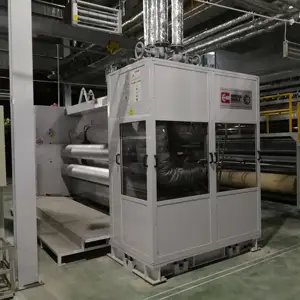 Sıcak satmak Nonwoven kumaş iki rulo üç rulo takvim makinesi nonwoven otomatik tekstil spunbond rulo kesme makinesi