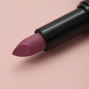 NOUVEAU Matériel Rouge à lèvres mat vegan personnalisé de luxe Imperméable Longue durée Finition velours 25 couleurs Mat Noir Or Tube crémeux - Product Image 4