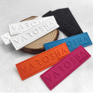 Tùy chỉnh 3D mềm PVC Logo Nhiệt Báo Chí dập nổi cao su Silicone móc và vòng lặp bền vững PVC vá may trên cao su các bản vá lỗi - Product Image 3