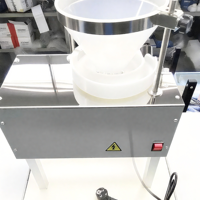 Mini máquina de conteo de escritorio en stock, pequeña encimera semiautomática de banco para embotellar dulces, conteo eficiente de gomitas de mesa