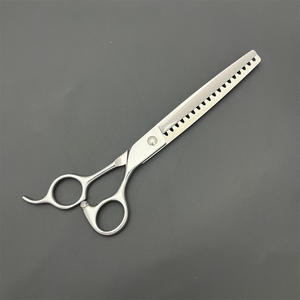 กรรไกรตัดแต่งขนสัตว์เลี้ยง Y7 ขนาด 7 นิ้ว ด้ามจับตรงทำจากสแตนเลส สำหรับตัดแต่งขนสุนัข กรรไกรซอยขน ดีไซน์ลายก้างปลา - Product Image 4