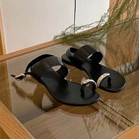 Tren Mode Musim Semi Musim Panas Musim Gugur Sandal Wanita Bertali Tahan Lama untuk Luar Ruangan dengan Ujung Terbuka, Desain Tali dan Gesper, Bagian Atas Kulit Asli