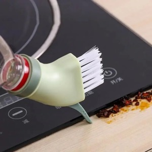 Cepillo de Limpieza Multiusos Creativo, Se Puede Conectar a Botellas de Agua Mineral, Cepillo de Limpieza de Doble Uso en Seco y Húmedo, Cepillo para Espacios Estrechos del Hogar - Product Image 2