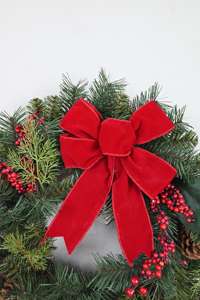 Guirnalda Decorativa Navideña Personalizada con Bayas Rojas y Piñas, Guirnalda de Piñas con Bayas Rojas - Product Image 3