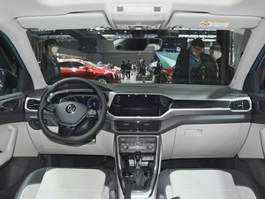 2025 pour <span class=keywords><strong>T</strong></span>-<span class=keywords><strong>Cross</strong></span> 300tsi DSG Comfort Edition 1.5L Essence SUV Traction avant 5 places Électrique Autonomie 550 km Fabriqué en Chine - Product Image 6