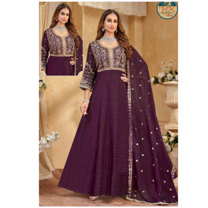 ชุดอนาร์กาลีปักลายสีม่วงไวน์สำหรับผู้หญิง ชุดแต่งงานแบบดั้งเดิมของอินเดีย ชุดงานเฉลิมฉลอง พร้อมผ้าคลุมไหล่ - Product Image 1