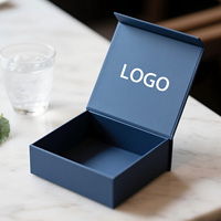 Boîte à sushi en papier personnalisée, recyclable, portable, haut de gamme, fabriquée en usine OEM, avec couvercle magnétique noir, revêtement UV, boîte rigide avec logo