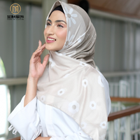 SHENGMO Foulard Hijab Musulman Imprimé en Satin Villus Brillant avec Ourlet 70*180cm, Châle, Bandana Ethnique, Vente en Gros Usine