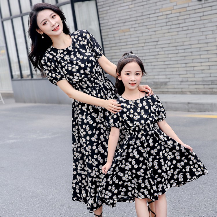 Прямая поставка; Одежда для мамы и дочки на заказ; Модные летние платья с короткими рукавами и цветочным рисунком для мамы и дочки