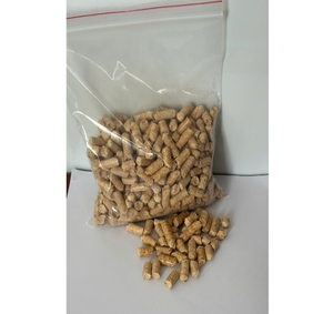 Pellets de Madera de Pino Comprimidos de Uno a Tres Centímetros de Largo, Grado Premium de Exportación, Diez Por Ciento de Humedad Máxima, Para Mascotas - Product Image 1