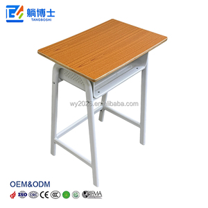 Escritorio Escolar Personalizado de Madera con Panel Decorativo Multicapa - Product Image 1