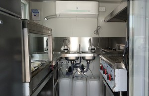 <span class=keywords><strong>Remorque</strong></span> de camion de nourriture de rue mobile à vendre Kiosque unique de boissons de casse-croûte avec la friteuse et le four pour servir la nourriture de rue mobile - Product Image 3