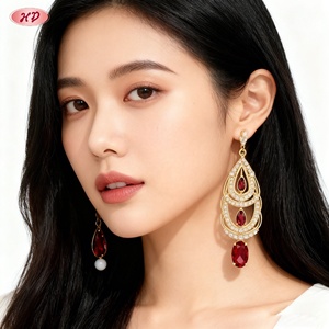 เฮงเดียน วินเทจ จิวเวลรี่ ขายส่ง ต่างหูทรงหยดน้ำประดับเพทายสีแดง ชุบทอง 18k สำหรับทุกเพศ เหมาะสำหรับงานปาร์ตี้ งานแต่งงาน และใส่ทำงาน - Product Image 2