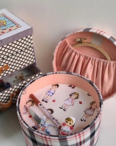 Scatole <span class=keywords><strong>Sorpresa</strong></span> Personalizzate per Bambini, Scatole Misteriose, Scatole Portaoggetti per Cucito, Piccole Scatole Portamatite Cartoon, Scatole Rotonde per Ricordi del Bambino, Confezioni in Tessuto per Regali - Product Image 1