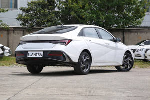 Venta al por mayor Hyundai Elantra 2024 coche 1,5 T CVT GLS gasolina chino compacto buen rendimiento coches usados Kerala Nigeria Japón - Product Image 4