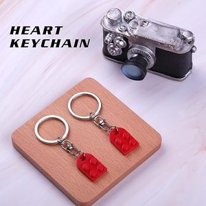 Ensemble de porte-clés en forme de cœur en briques mignonnes, 2 pièces, blocs de construction en acrylique <span class=keywords><strong>pour</strong></span> les couples, cadeaux d'amour, cadeaux d'anniversaire <span class=keywords><strong>pour</strong></span> petit ami, petite amie - Product Image 2