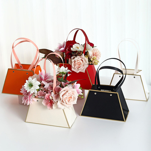 Ramo de rosas de San Valentín, bolsa de regalo, embalaje de <span class=keywords><strong>arreglo</strong></span> <span class=keywords><strong>floral</strong></span>, cajas de cartón de flores de boda con mango - Product Image 1