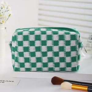 Estuche Cosmético Kawaii con Diseño de Tablero de Ajedrez - Bolsa con Cierre para Uso Diario, Viajes y Regalos - Product Image 2