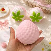 Jouet anti-stress souple en forme de fraise en PU à rebond lent, simulation alimentaire à presser, vente en gros, emballage en sac OPP, pour les 14 ans et plus