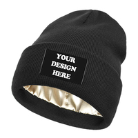 Bonnet en tricot d'hiver unisexe en acrylique avec design OEM, patch en cuir personnalisé, couleur unie, doublure en satin