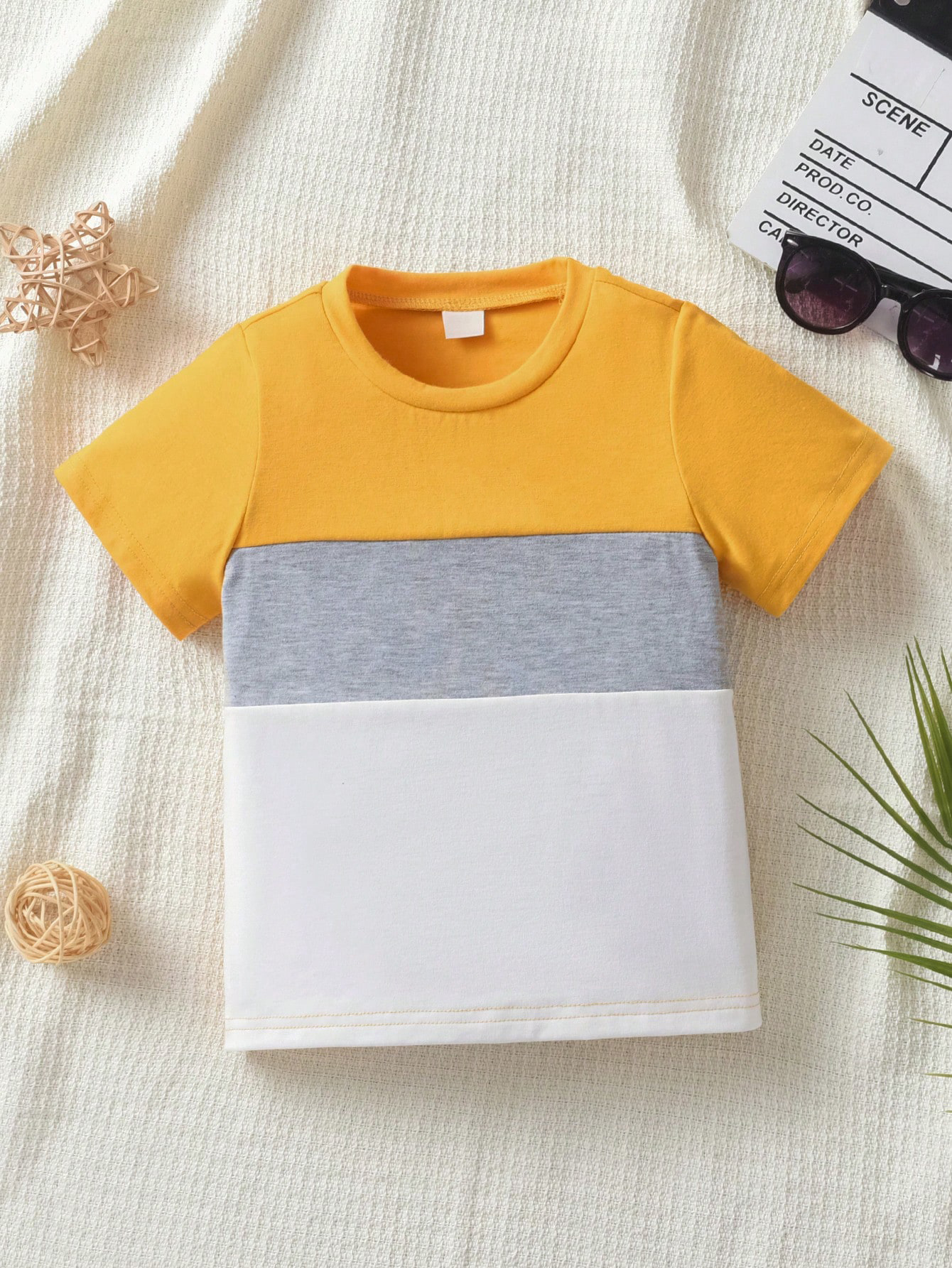 Jaune, gris, blanc