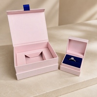 Coffret à bagues personnalisé avec couvercle magnétique grand format, boîte cadeau pour bijoux avec insert en velours pour mariage, fiançailles, OEM, ODM