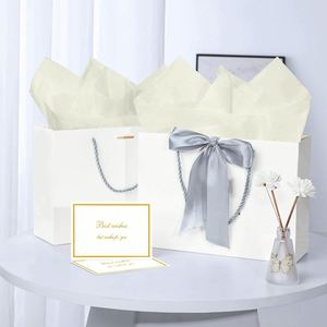 ถุงกระดาษช้อปปิ้งแบบมีหูหิ้วริบบิ้นหรูหรา  ถุงของขวัญกระดาษพิมพ์ลายนูนตามสั่ง พร้อมโลโก้ - Product Image 4