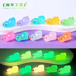 Micro-paisaje que brilla en la oscuridad <span class=keywords><strong>patitos</strong></span> decoraciones de muñecas de animales Diy accesorios hechos a mano adornos de mesa de resina - Product Image 2