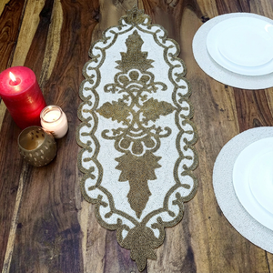 Camino de mesa ovalado hecho a mano con cuentas y bordado floral para decoración del hogar - Product Image 1