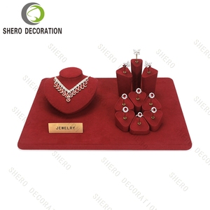 Exhibidores de Joyería de Microfibra Roja de Lujo con Diseño de Diamantes, Set de Exhibición de Alta Gama para Tiendas Minoristas - Product Image 5
