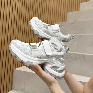 Nouvelles chaussures de sport à semelle épaisse, modèle printemps-automne, style multifonctionnel à bout rond, chaussures de sport de qualité supérieure - Product Image 2