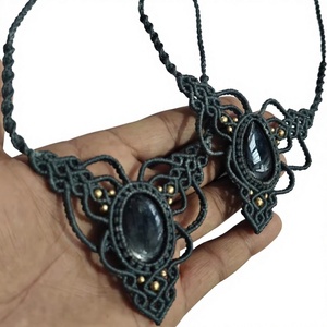 Collar de Macramé con Piedra Negra Hecho a Mano, Colgante Doble, Venta al Por Mayor, Moderno, Unisex, Certificado IGI - Product Image 1