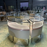 Vitrine à bijoux moderne de luxe rose personnalisée avec éclairage LED et comptoir en verre pour centre commercial