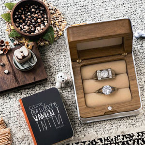 Boîte à bague en bois de noyer double carrée polie, écologique, pour cadeau d'anniversaire, fiançailles, cérémonie de mariage - Product Image 2