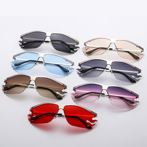 Lunettes de Soleil Personnalisées Fashion Flame <span class=keywords><strong>Cross</strong></span> Border European American New Internet Colorful UV400 Popular Sunglasses Retro Punk Sunglasses - Product Image 1