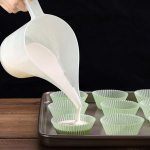 Gobelet doseur en plastique personnalisé de 1000 ml à long bec, idéal pour la fabrication de bougies, de savons, de résines et de bijoux artisanaux – Vente en gros - Product Image 5