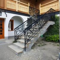 Barrières d'escalier et de balcon en fer forgé modernes et artistiques - Fabricant sur mesure avec finition peignable