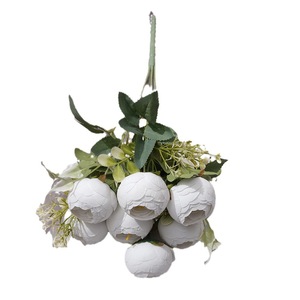Yixuan - Capullos de Rosa Artificiales, 7 Cabezas, Flor de Seda Suave, Decoración para el Hogar y Bodas - Product Image 5