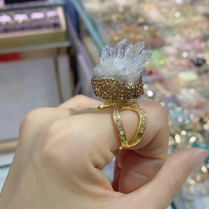 Anneaux de quarts clairs de luxe LS-C1326 beaux bijoux bague de style à la mode design cool bague plaquée or pour femmes et hommes - Product Image 1