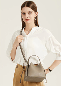 กระเป๋าถือสตรีขนาดเล็กหนังแท้นุ่มใหม่ออกแบบได้ตามต้องการกระเป๋าถือแฟชั่นเรียบง่ายคุณภาพสูง - Product Image 3