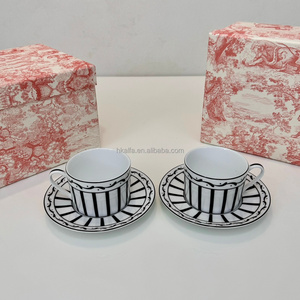 Ensemble de tasses et soucoupes à café rayées noir et blanc, luxueuses et très vendues, dans un coffret cadeau pour fêtes et anniversaires - Product Image 6