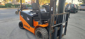 Montacargas Eléctrico Contrapesado Hangzhou J30 de Excelente Rendimiento, Capacidad de Carga de 3000 kg, Tracción 4x4, Bajo Precio, Usado, Modelo 2024 - Product Image 2