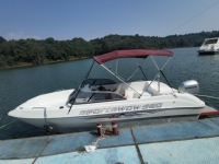 Bateau à moteur de haute qualité fabriqué en fibre de verre à coque en V pour les sports nautiques et les loisirs, yacht de luxe blanc, directement de l'usine