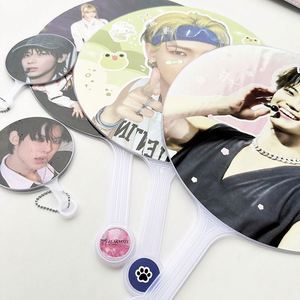 Nouveau mini éventail Kpop personnalisé, mignon, double face, en PVC, en forme de cœur, avec support - Product Image 5