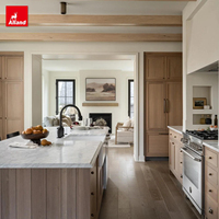 Armoires de cuisine scandinaves Allandcabinet en chêne blanc, îlot de cuisine rainuré en quartz brut sur mesure