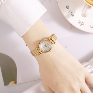 Montre femme à quartz étanche à motif rétro blé - Product Image 1