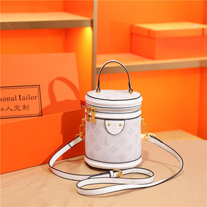 <span class=keywords><strong>Sac</strong></span> seau cylindrique en PU pour femme, modèle 2026, élégant et sophistiqué, à porter en bandoulière ou à la main, avec fermeture éclair, pour le commerce international. - Product Image 6
