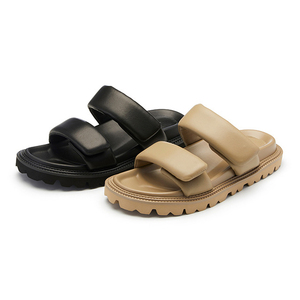 صندل نسائي مخصص مع شعار منزلق من الجلد الصناعي ، صنادل شاطئ ناعمة غير قابلة للانزلاق بنعل نعل قالب مكتنز ، أحذية - Product Image 4